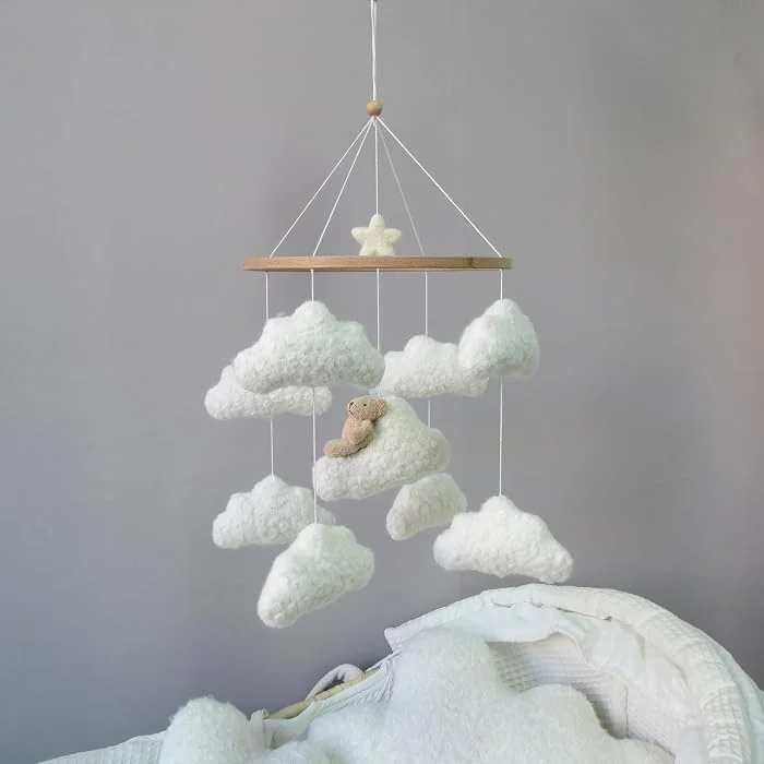 Móvil de cuna nubes y oso - Cucurumi — foto 5